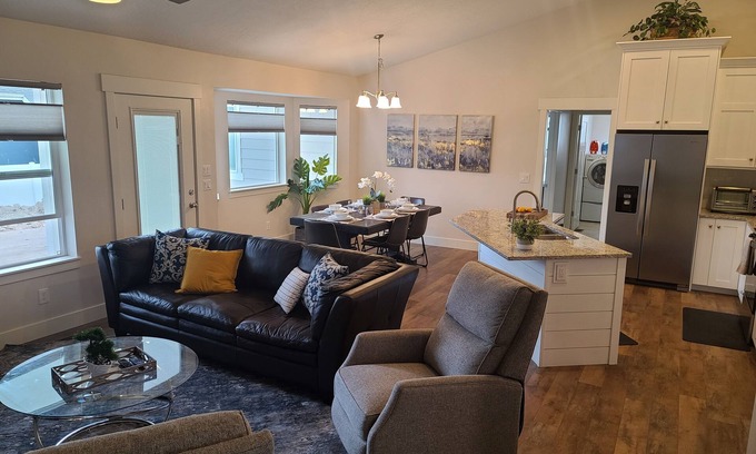 West Jordan House | *CLEAN* Private, luxurious, modern family home