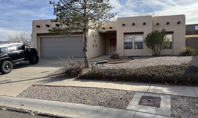 Ladera West House | Clean, spacious and simple house.