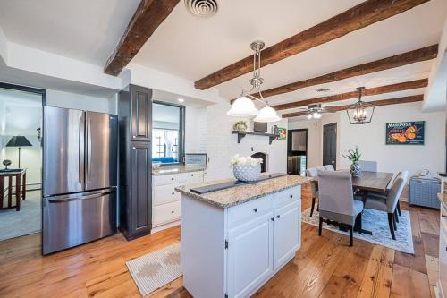 Reisterstown House | Clean & Spacious Modern Farmhouse