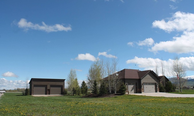 Victor House | CLEAN, SPACIOUS, & RELAXING WESTERN HOME, NEAR TETONS/YELLOWSTONE/JACKSON HOLE