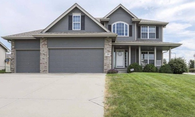 Elkhorn House | CLEAN Updated & Spacious Family Home!