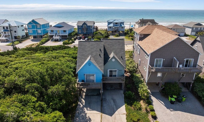 Surf City House | Clean & Updated! Steps from the Beach. Dogs Welcome. Grill & Beach Gear