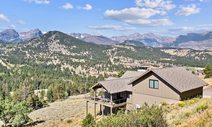 Windcliff Estates House | Clearview Luxury Home at Windcliff