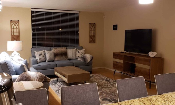 Clearwater Condo | Clearwater Chic Beach Condo 1B|R fits 2 to 6 PPL