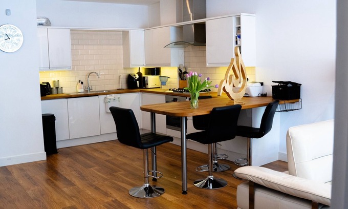 London Borough of Bromley Apartment | Cleave House - Stylish n Chic 3 Bed House mins from Central London