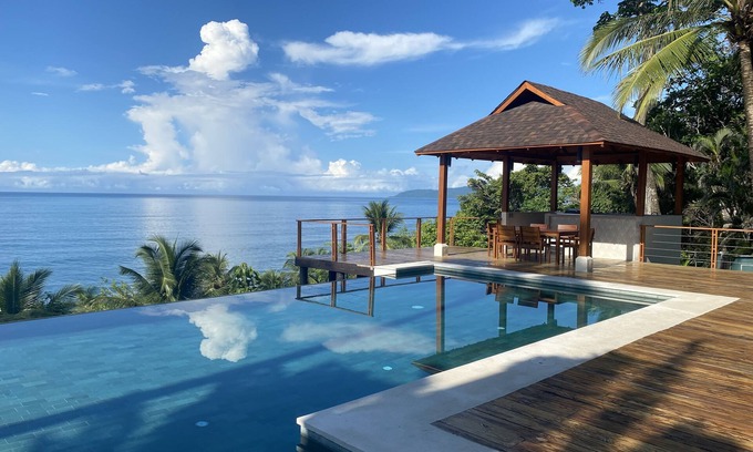 Tango Mar House | Cliff House with Private Infinity Pool. 3 Minute Walk to the Beach.