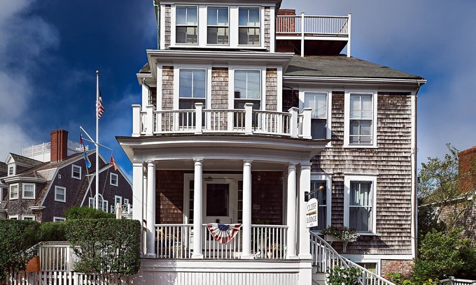 Brant Point Bed & Breakfast | Cliff Lodge