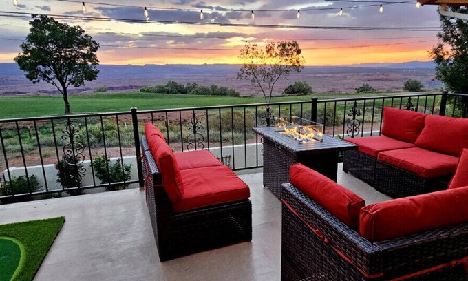 Page House | Cliff Views, Hot Tub, Kayaks, Boat Parking, SUPs, Pool Table, Fire Pit, Golf, Air Hockey, Ping Pong