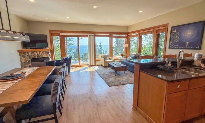 Lutsen House | Cliffhouse 674 - Lake Superior - Lutsen, Minnesota