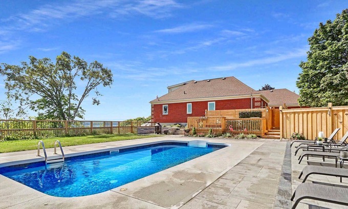 Prince Edward House | Cliffhouse On The Bay - Waterview Getaway