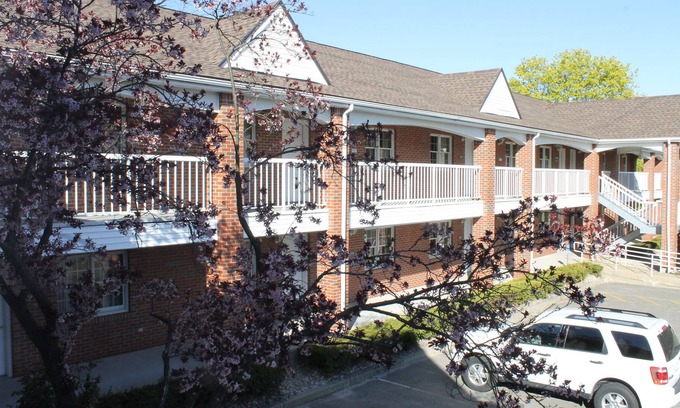 Salem Hotel | Clipper Ship Inn