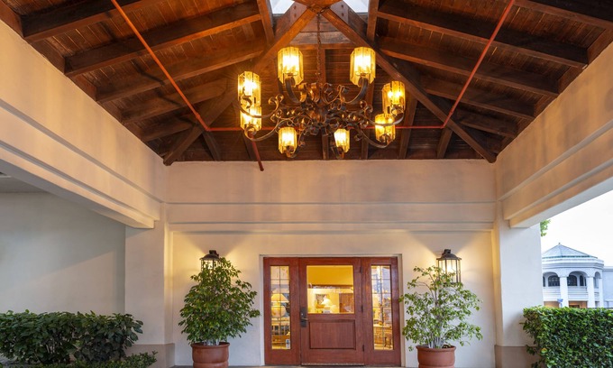 Downtown Ventura Hotel | Clocktower Inn Ventura
