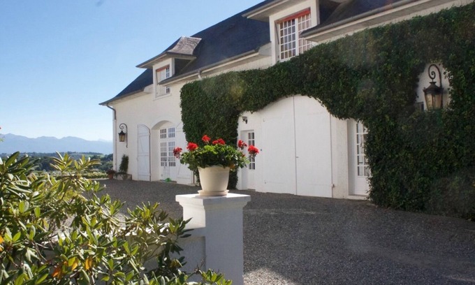 Jurancon Apartment | Clos Mirabel Camelia Studio