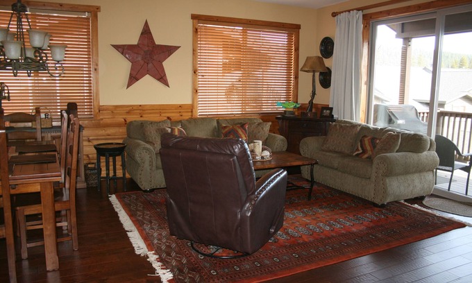 Truckee Condo | Close proximity to Squaw, Alpine, Northstar and Historic Downtown Truckee