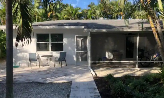 Delray Beach House | Close to Ave: 1B Bungalow in Gated Luxury Compound sleeps 2