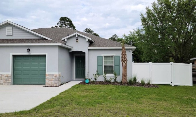 Palm Coast House | Close to beaches with miles of bike and walking paths