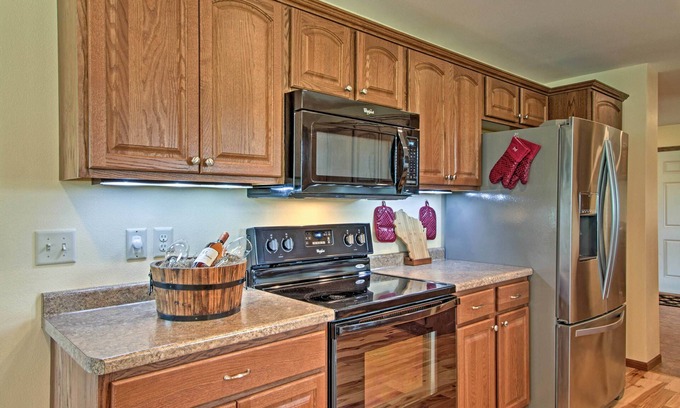 Mauston Other | CLOSE TO CASTLE ROCK LAKE AND WI DELLS! GREAT FOR GROUPS OR MULTIPLE FAMILIES