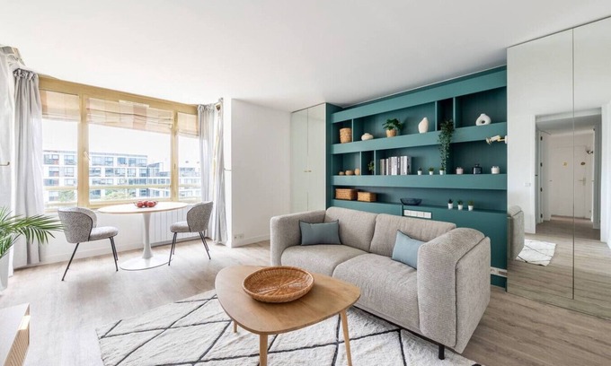 Neuilly-sur-Seine Apartment | Close to Centre Hartmann (1min) and Paris (15min)