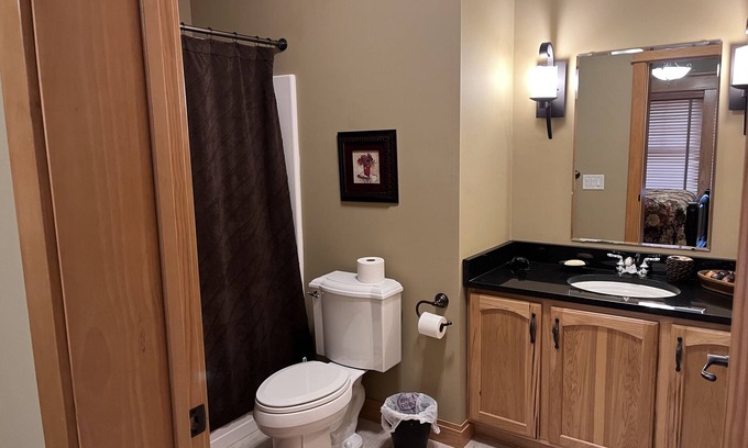 Conneaut Lakeshore House | Close to- Conneaut Lake Park, Fish Commission Boat Launch, Fishing, Dining, Golf