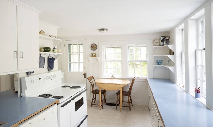 Tisbury House | Close to Downtown and the Ocean