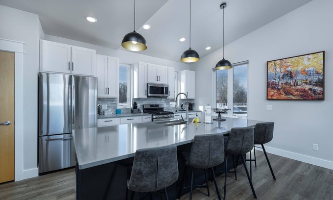Four Corners Condo | Close to Downtown Bozeman & Big Sky w/Easy Trail Access - Sunrise Retreat