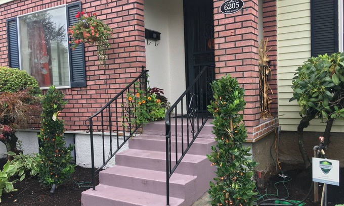 Woodstock House | Close to Everything in charming area