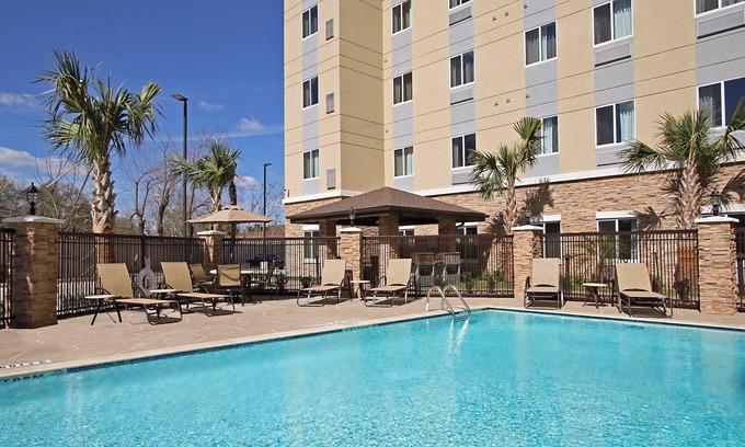 Braeswood Place Condo | Close to Houston Medical Center | Free Breakfast + 24 Hour Business Center + Outdoor Pool
