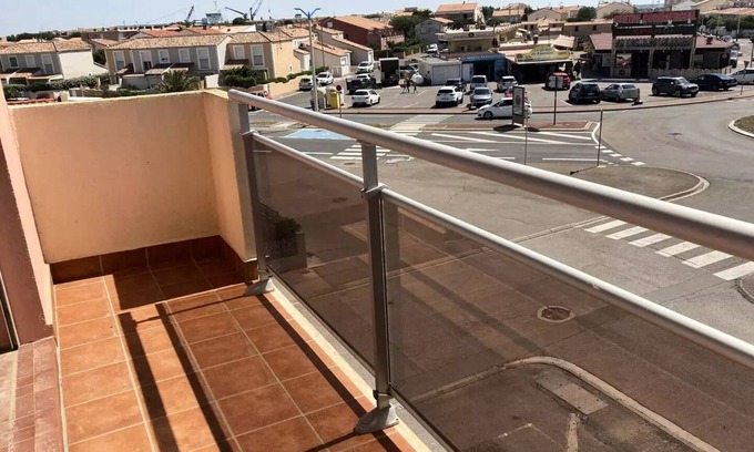 Port-la-Nouvelle Apartment | Close to main beaches and shops: studio sleeps 4