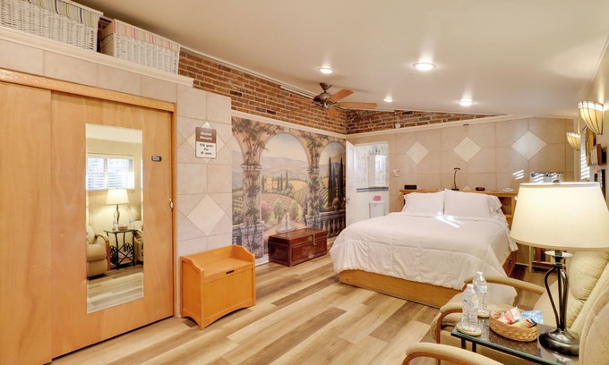 Downtown Reno Apartment | Close to Midtown! Cozy Reno 'river Cottage'