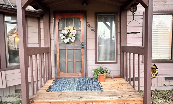 Auberry Cabin | Close to Shaver Lake, family friendly, pets welcomed!