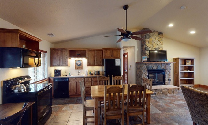 Angel Fire Condo | Close to Slopes | Modern | Great Views | Aspen Condo