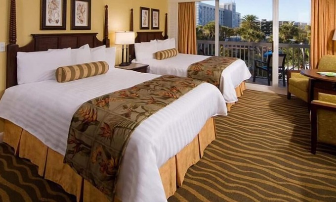 St. Pete Beach Resort | Close to St. Pete Beach! 2 Magnificent Units with Hot Tubs and Water Slides!