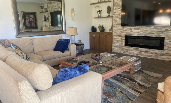 Indian Wells Condo | Close to tennis gardens 2 master suite Indian wells CC Available for tennis