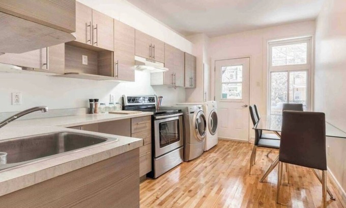 Verdun Apartment | Close to the action 3 bedroom