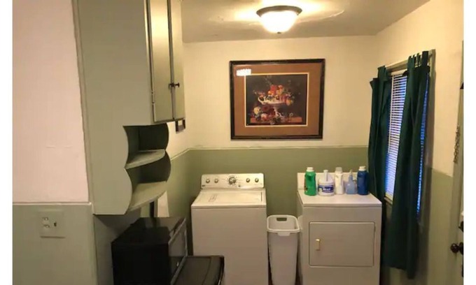 South Kansas City Bed & Breakfast | Close to the Research Hospital, the Zoo, the Cheifs and Royals stadium, and more