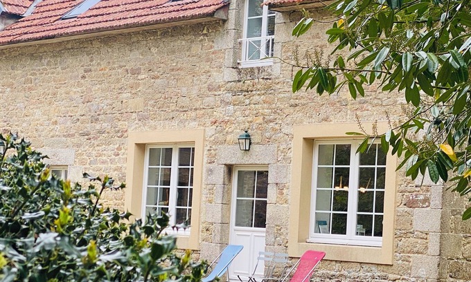 Plounevez-Lochrist House | Close to the sea, in the heart of a magnificent property, charming farmhouse sleeps 12