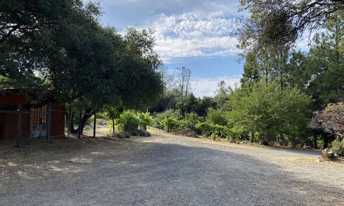 Grass Valley House | Close to town and river country setting home