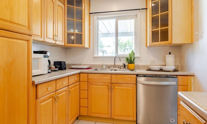 Riverside House | Close to UCR campus! Free parking! King beds!