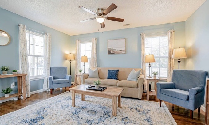 Eau Claire House | Close to USC & Midtown-Downtown - Newly Renovated!