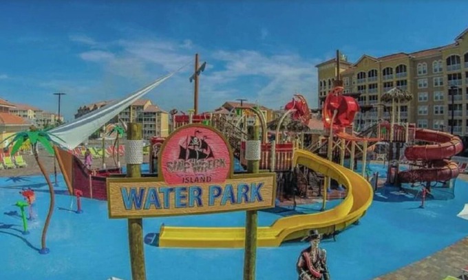 West Kissimmee Resort | Close to Walt Disney Resort and many Attractions. Water Park on Site.