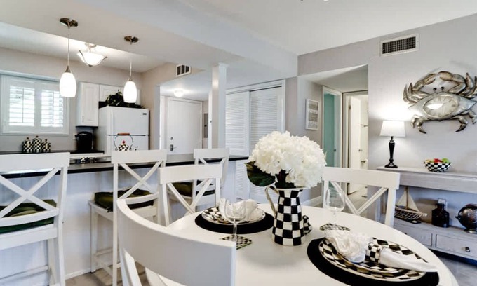 Bradenton Beach Condo | Closest to Pool Pickleball/Tennis Beach Access