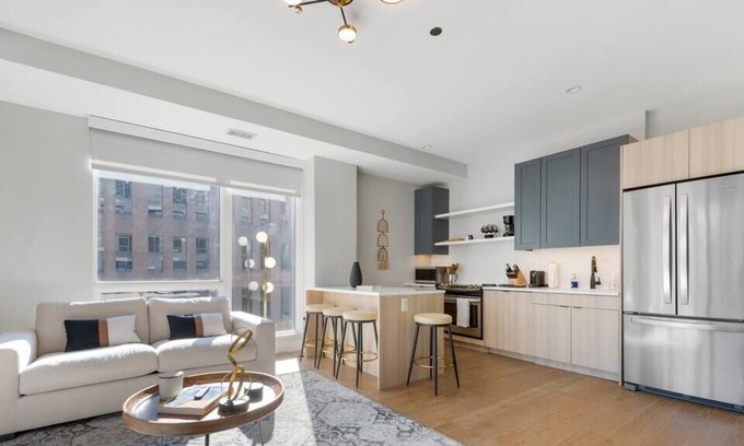 Gold Coast Apartment | Cloud9 | Near Goudy Square Park | The Goldberg
