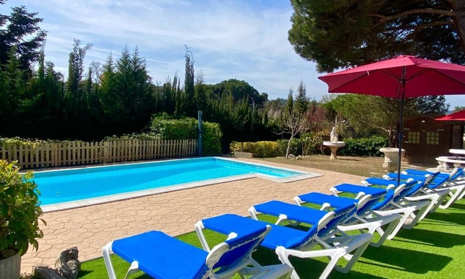 Vidreres Villa | Club Villamar - Enjoy your private pool in the 14 person villa near Lloret de Mar!