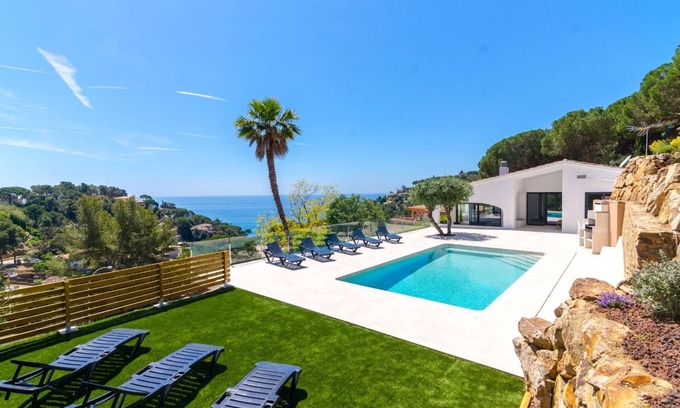 Tossa de Mar Villa | Club Villamar - Experience a serene retreat with stunning Mediterranean views at a private villa .