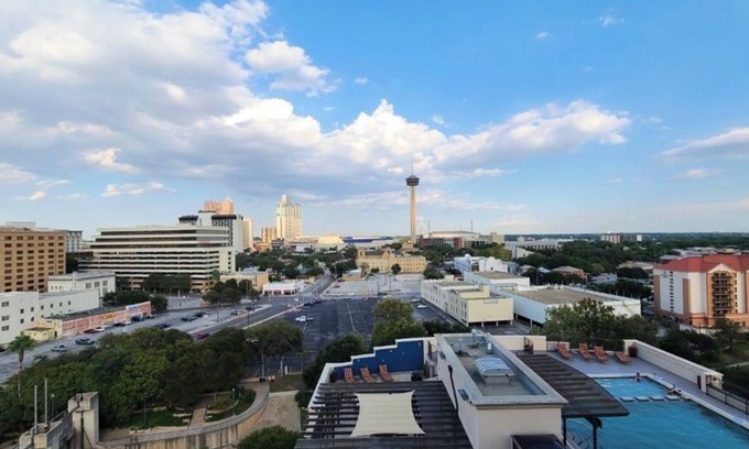 Downtown San Antonio Resort | Club Wyndham La Cascada