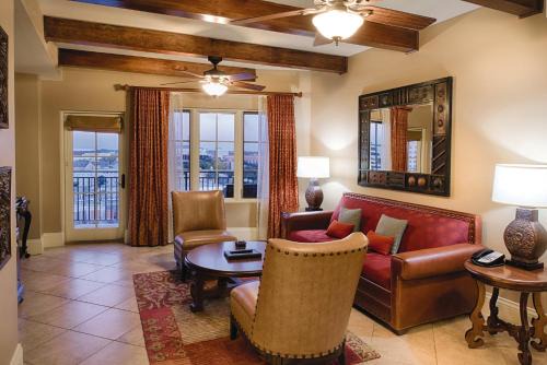 Downtown San Antonio Resort | Club Wyndham La Cascada