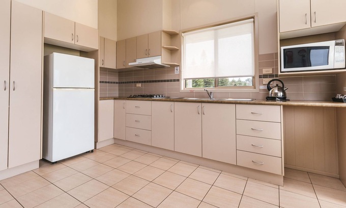 Batehaven Hotel | Clyde View Holiday Park
