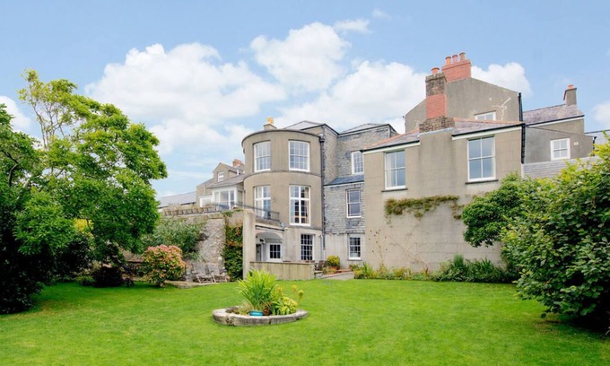 Pembroke House | Clynderwen House in the beautiful Pembroke