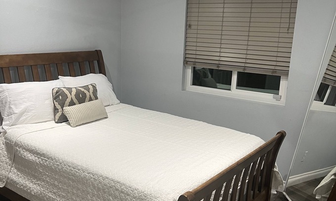 Coachella House | Coachella & Stagecoach walking distance