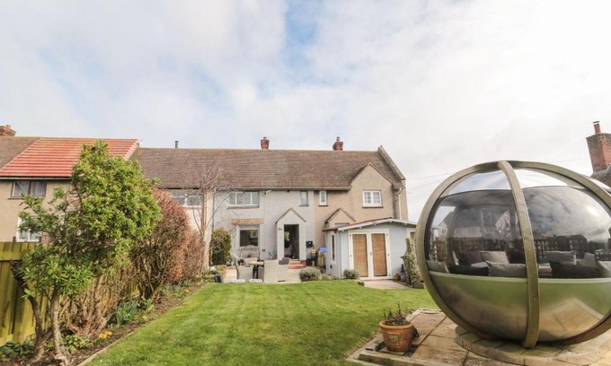 Bamburgh House | Coast Cottage